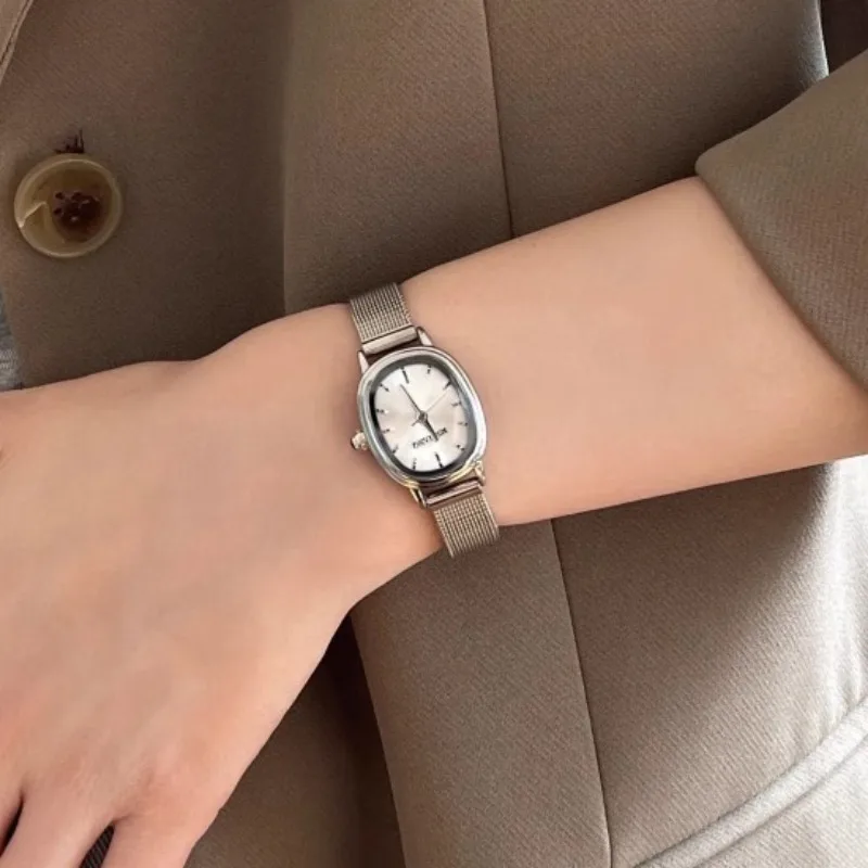 Piccolo quadrante ovale verde  - Luxury Watch Green Dial recensione e prezzo